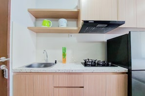 Studio | Cuisine privée | Réfrigérateur grande capacité avec congélateur, surface de cuisson