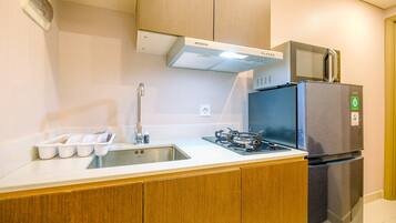 Apartment | Private kitchen | Full-size fridge, stovetop