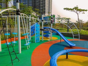 子供用の遊び場 - 屋外