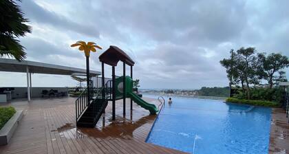 Minimalist And Homey Studio Room At Amartha View Apartment