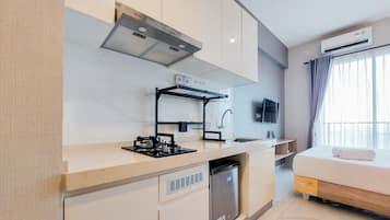 Refrigerador con freezer, placa de cocina