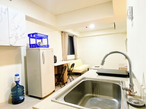 Private kitchen - Nice And Simply 2Br At Meikarta Apartment (Cikarang)
