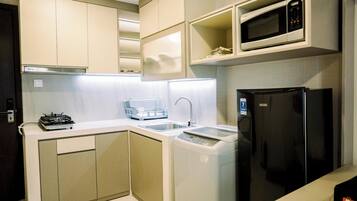 Studio | Yksityinen keittiö | Täysikokoinen jääkaappi, liesi