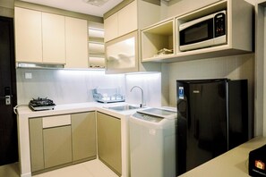 Private kitchen - Homey And Cozy Studio Room Daan Mogot City Apartment (Jakarta)