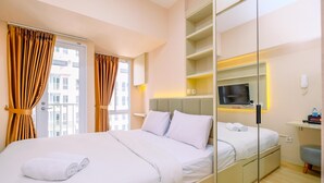 Studio | WiFi (free) - Pleasant And Tidy Studio Tokyo Riverside Pik 2 Apartment (Teluknaga)