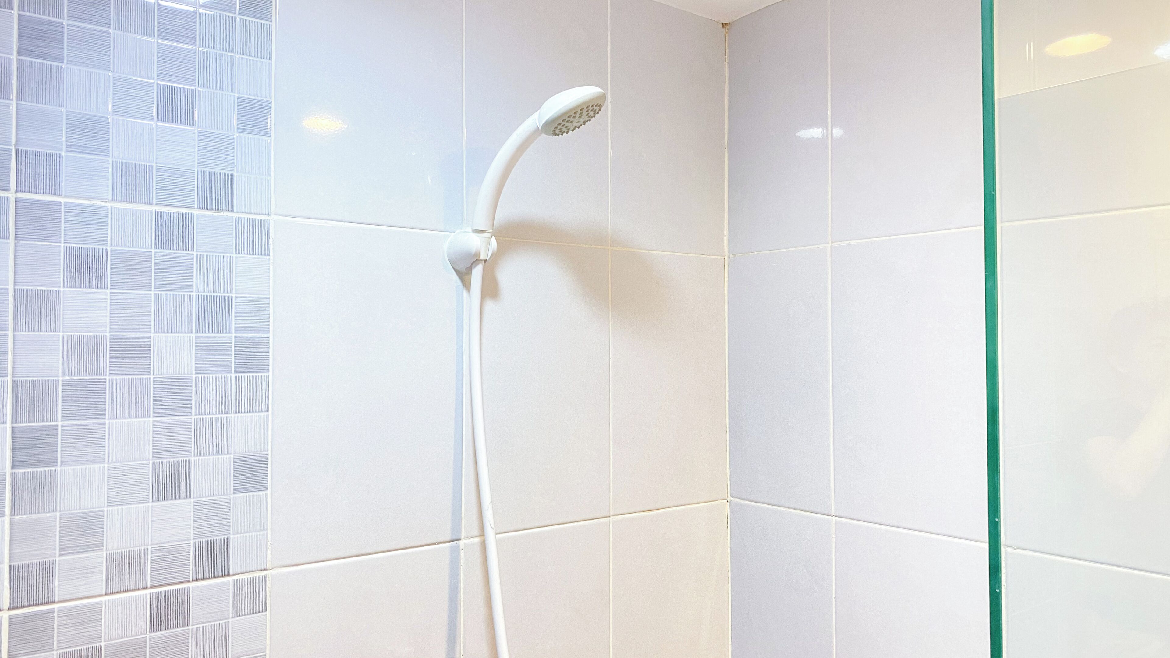 Apartamento | Banheiro | Chuveiro, produtos de toalete grátis, toalhas de banho 