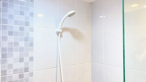 Bathroom - Homey 2Br At Tokyo Riverside Pik 2 Apartment (Teluknaga)