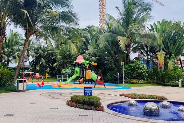 Children’s play area – outdoor - Comfort Stay And Cozy Studio Sky House Alam Sutera Apartment (Tangerang)