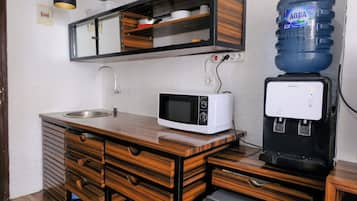 Apartment | Private kitchen | Full-size fridge, stovetop