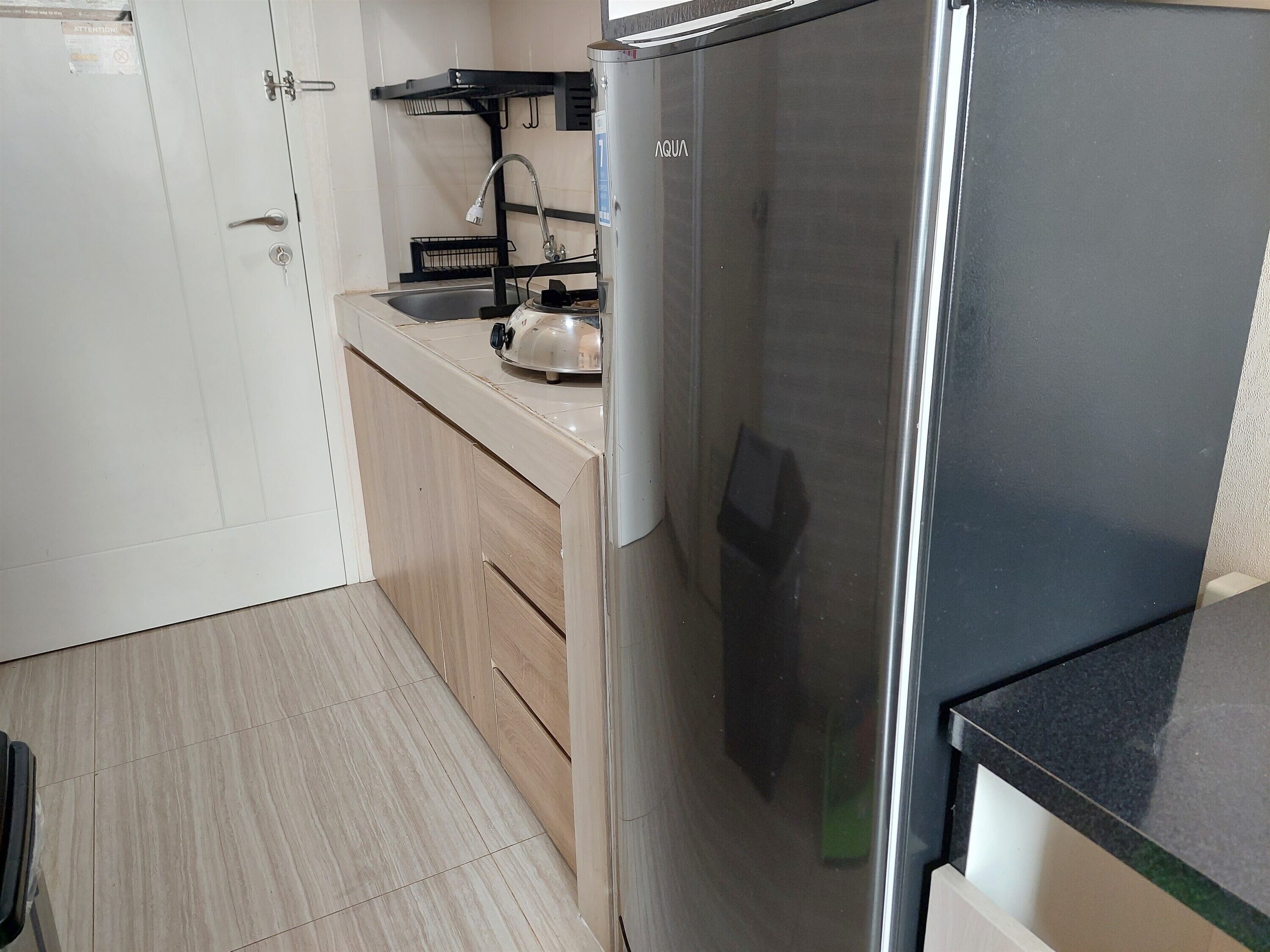 Studio | Private kitchen | Full-size fridge, stovetop