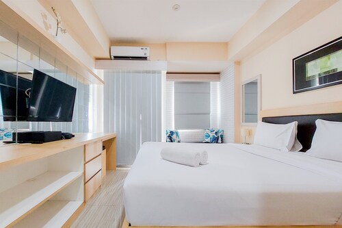 Cozy And Simply Studio Apartment At Urban Heights Residences
