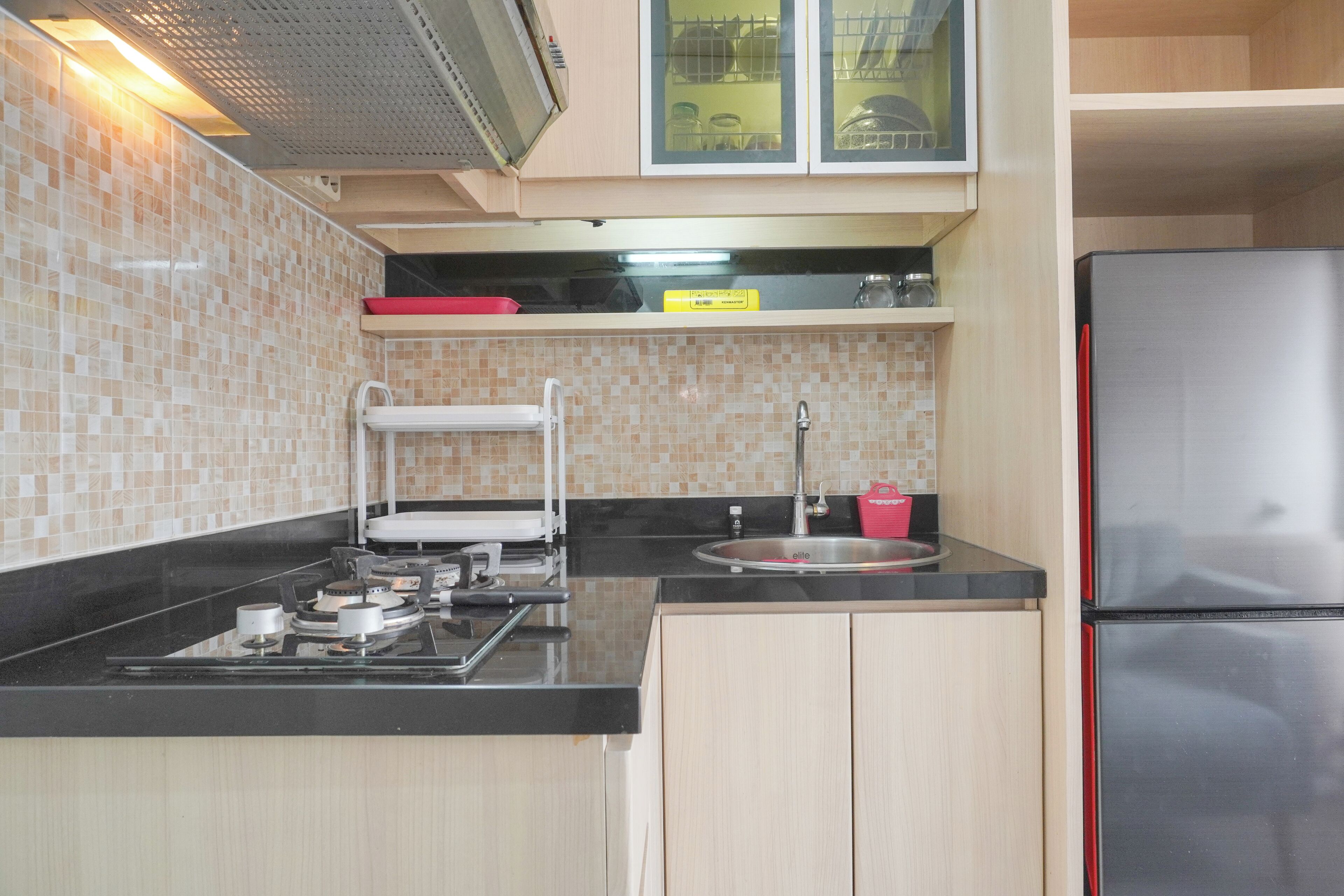 Apartment | Private kitchen | Full-size fridge, stovetop