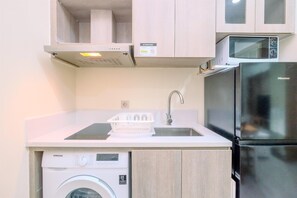 Private kitchen - Wonderful And Homey 4 Pax 1Br Fatmawati City Center Apartment (Jakarta)