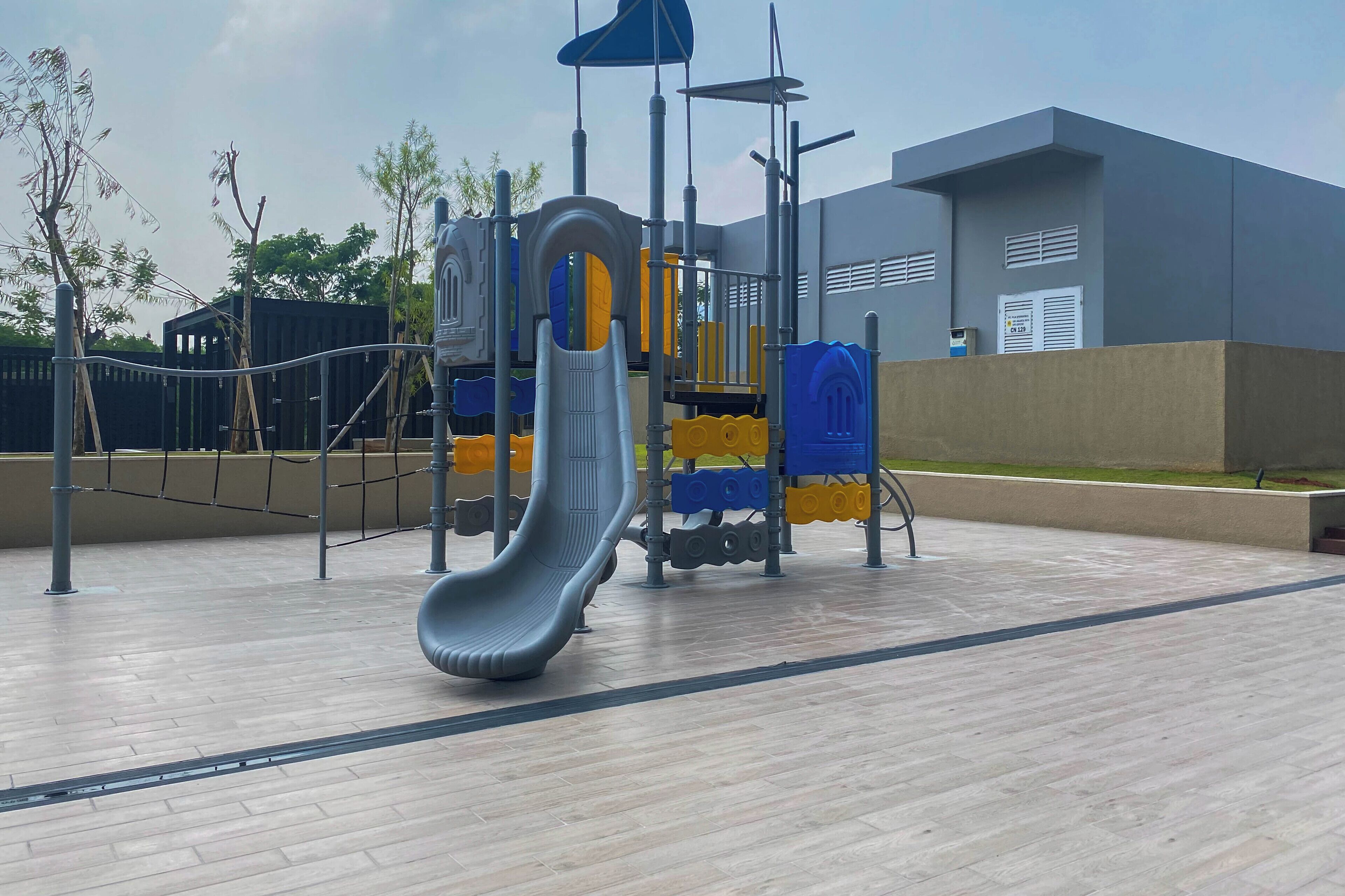 พื้นที่เล่นสำหรับเด็ก - กลางแจ้ง