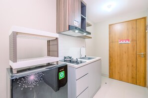 Studio | Eget kök | Stort kylskåp och spishäll