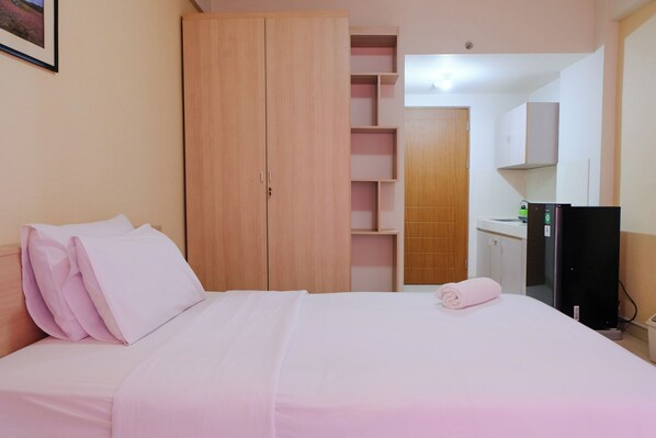 Free WiFi - Great Deal Studio At Pinewood Apartment (Cileunyi)