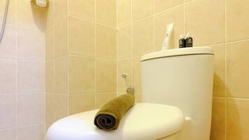 Estudio | Baño | Regadera, amenidades de baño gratuitas, toallas