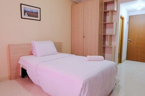 Free WiFi - Great Deal Studio At Pinewood Apartment (Cileunyi)