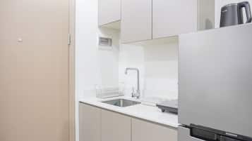 Apartament | Cuina privada | Frigorífic gran i placa de cuina