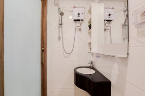 สตูดิโอ | ห้องน้ำ | ฝักบัว, ของใช้ในห้องน้ำฟรี, ผ้าเช็ดตัว