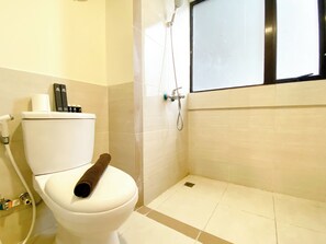 Apartment | Badezimmer | Dusche, Handtücher