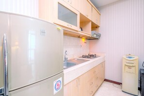 Apartment | Private kitchen | Full-size fridge, stovetop