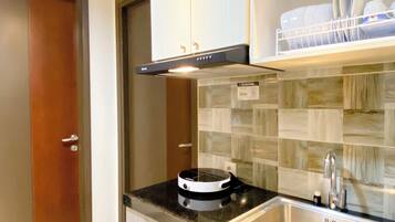 Apartment | Private kitchen | Full-size fridge, stovetop