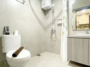 Bathroom - Cozy And Comfort 2Br At Pollux Chadstone Apartment (Cikarang)