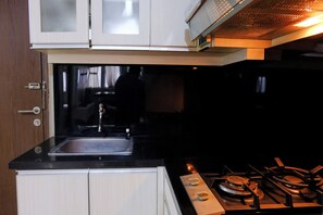 Apartment | Eigene Küche | Großer Kühlschrank, Herdplatte