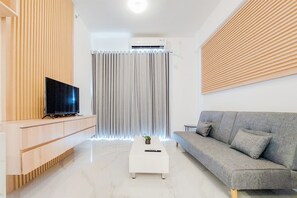 2 bedrooms, free WiFi - Warm And Comfort Stay 2Br At Sky House Bsd Apartment (Pagedangan)
