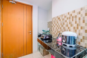 Studio | Private kitchen | Full-size fridge, stovetop - Good Choice Studio At Margonda Residence 5 Apartment (Depok)