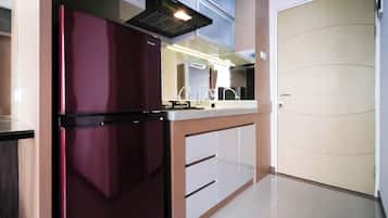 Apartment | Dapur peribadi | Peti sejuk/penyejuk beku saiz penuh, dapur