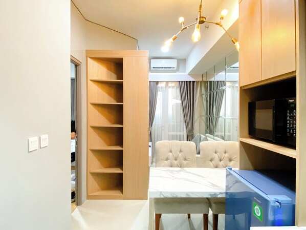 Apartamento | Cozinha privada | Geladeira grande, cooktop