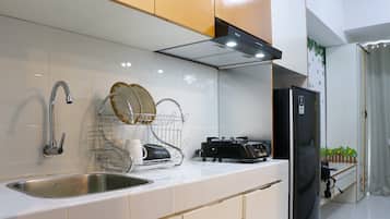 Estudio | Cocina privada | Frigorífico grande y placa de cocina