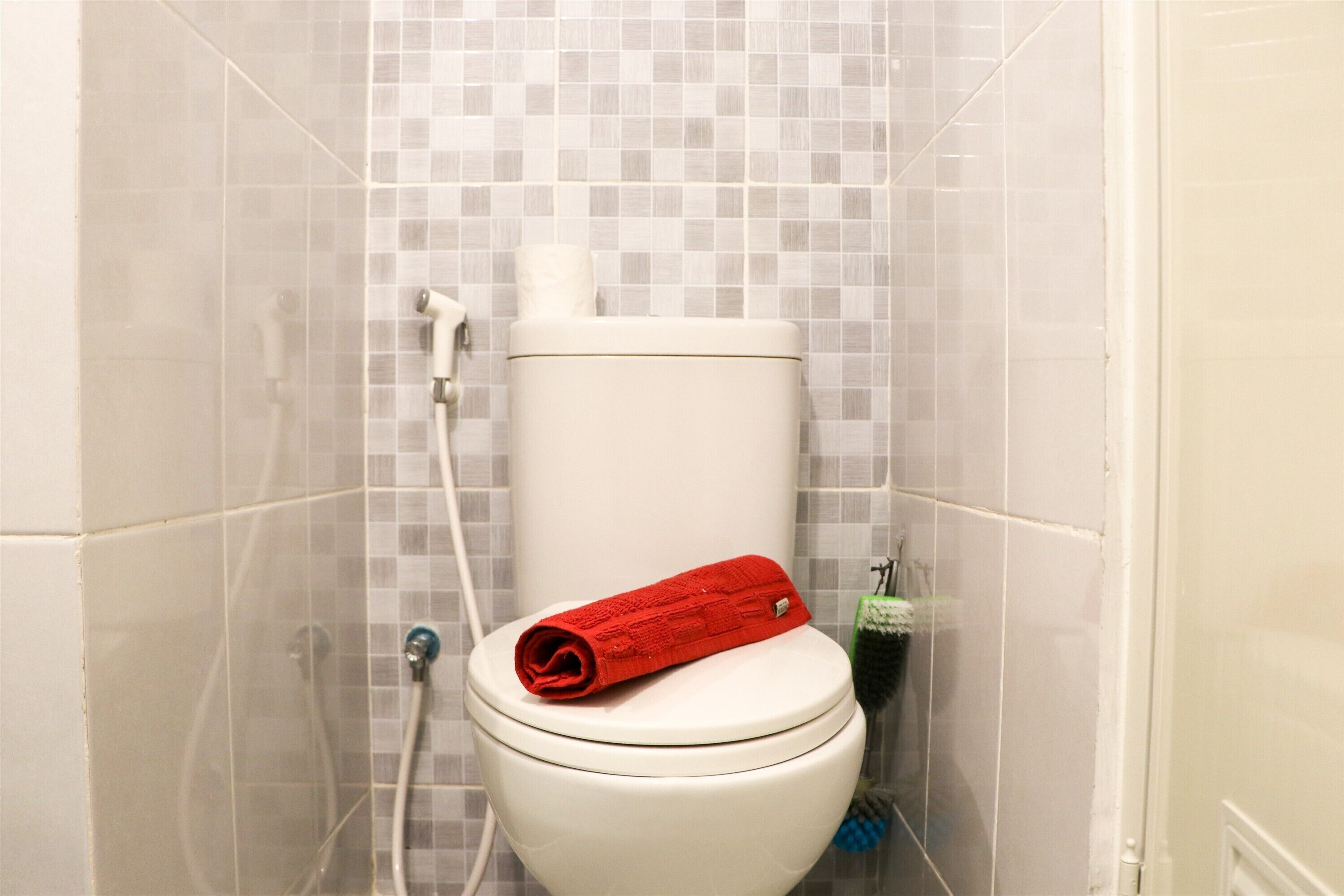 Studio | Bathroom | Shower, towels