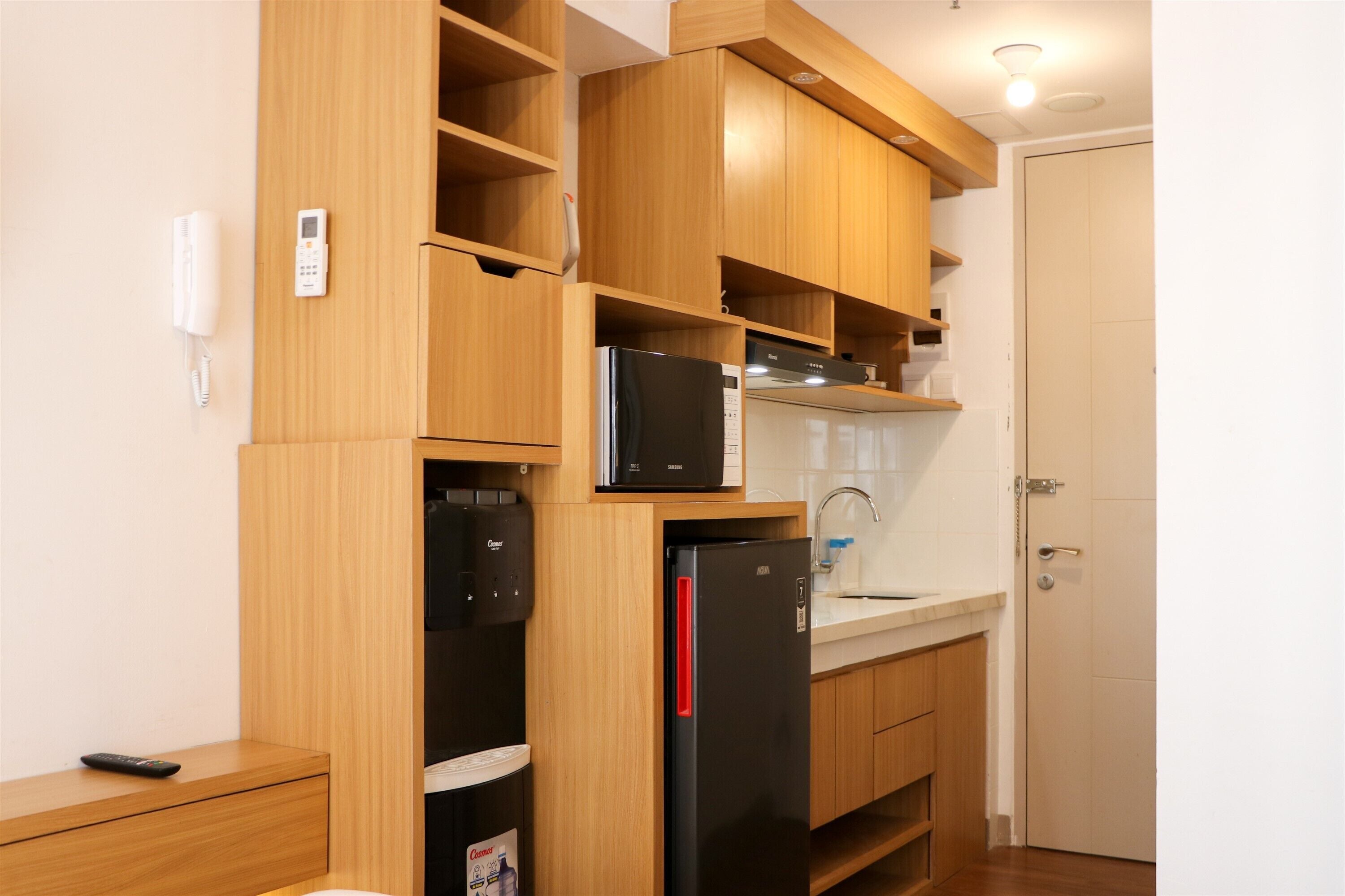 Studio | Private kitchen | Full-size fridge, stovetop