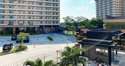 Comfort 2Br At Crown Court Executive Condominium Apartment
