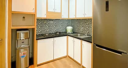 Comfort 2Br At Crown Court Executive Condominium Apartment