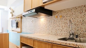 Estudio | Cocina privada | Refrigerador con congelador y parrilla de estufa