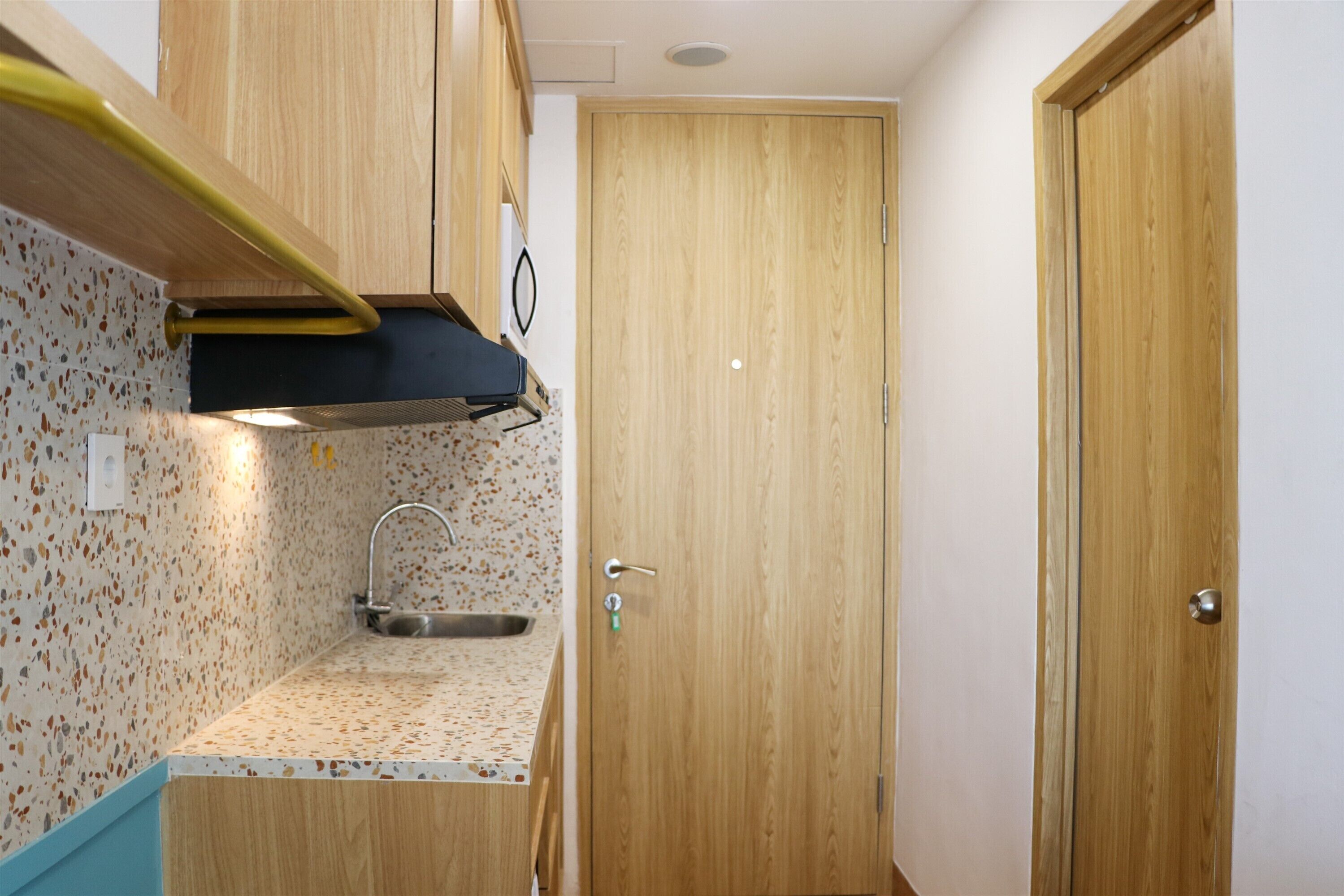 Studio | Private kitchen | Full-size fridge, stovetop