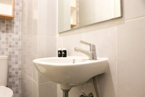 Studio | Bathroom | Shower, towels - Comfort Living Studio Room At Tokyo Riverside Pik 2 Apartment (Teluknaga)