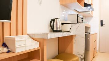 Monolocale | Cucina privata | Frigorifero con congelatore, piano cottura