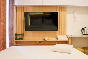 Free WiFi - Comfort Living Studio Room At Tokyo Riverside Pik 2 Apartment (Teluknaga)