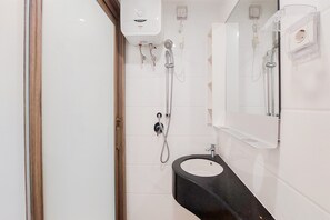 Bathroom - Best And Nice Studio At Sky House Bsd Apartment Near Aeon Mall (Pagedangan)