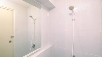 Studio | Badezimmer | Dusche, Handtücher