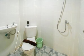 開放式客房 | 浴室 | 淋浴設備、提供毛巾