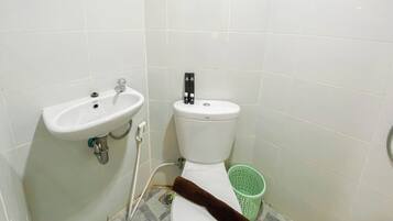 Studio | Bathroom
