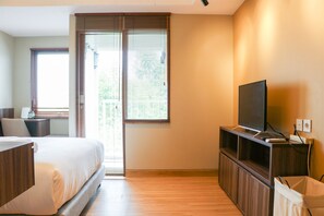 Free WiFi - Simply Look Studio Room LRT City Jatibening Apartment (Bekasi)