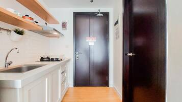 Studio | Eigene Küche | Großer Kühlschrank, Herdplatte