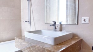 Studio | Bathroom